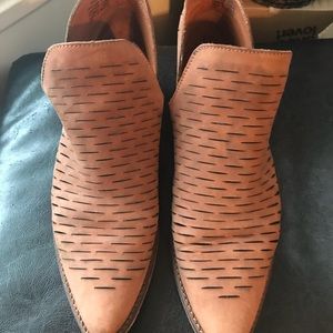 Steve Madden Arrowe Ankle Booties